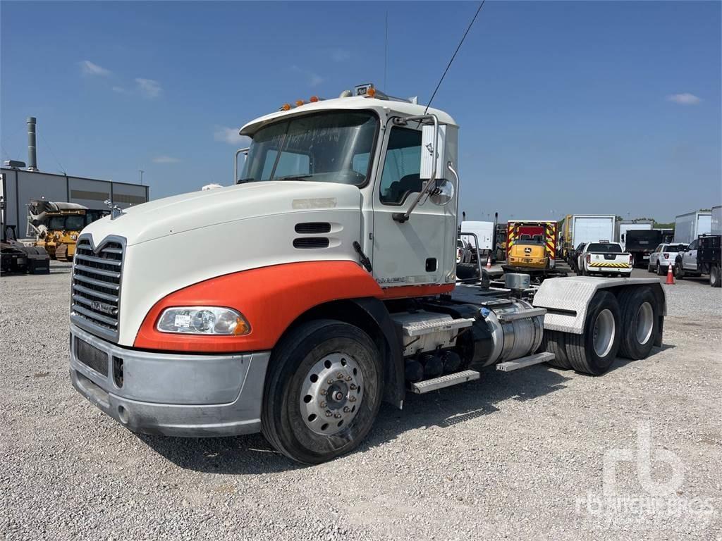 Mack CXU613 Dragbilar