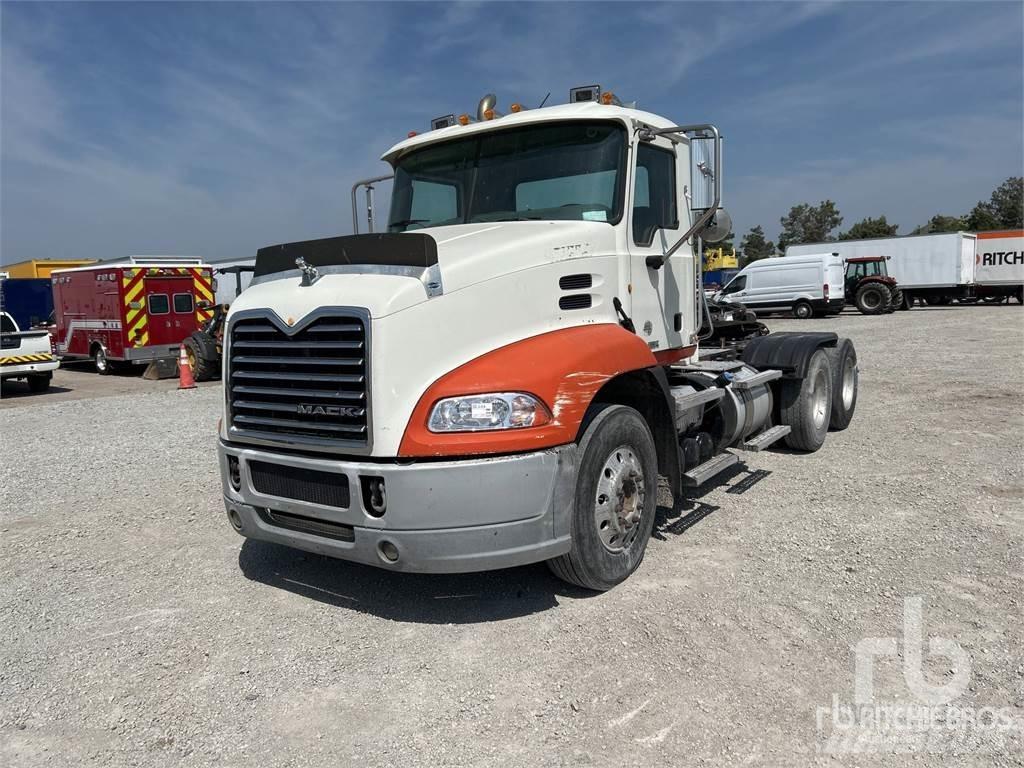 Mack CXU613 Dragbilar