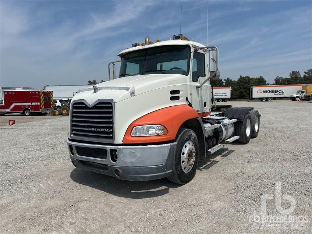 Mack CXU613 Dragbilar
