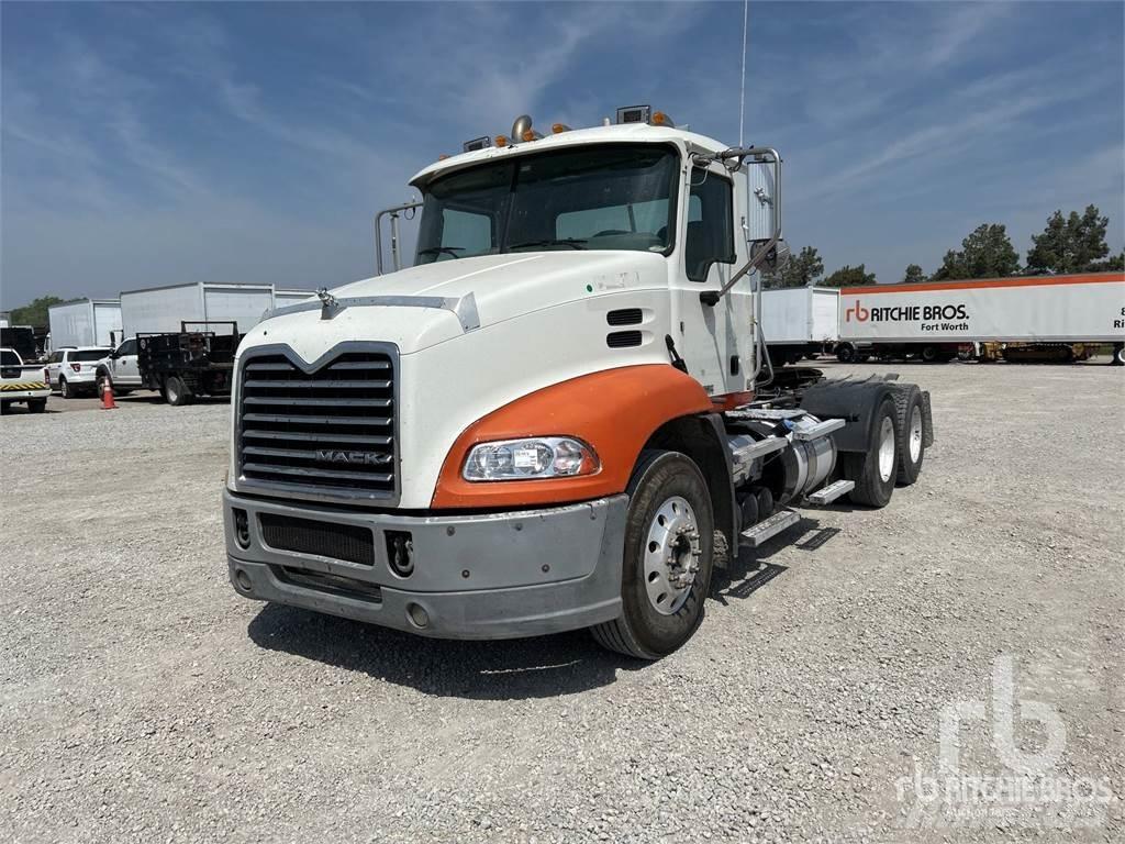 Mack CXU613 Dragbilar