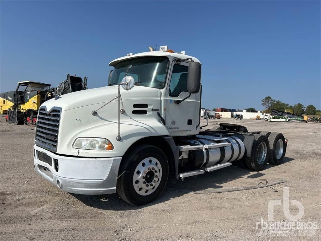 Mack CXU613 Dragbilar