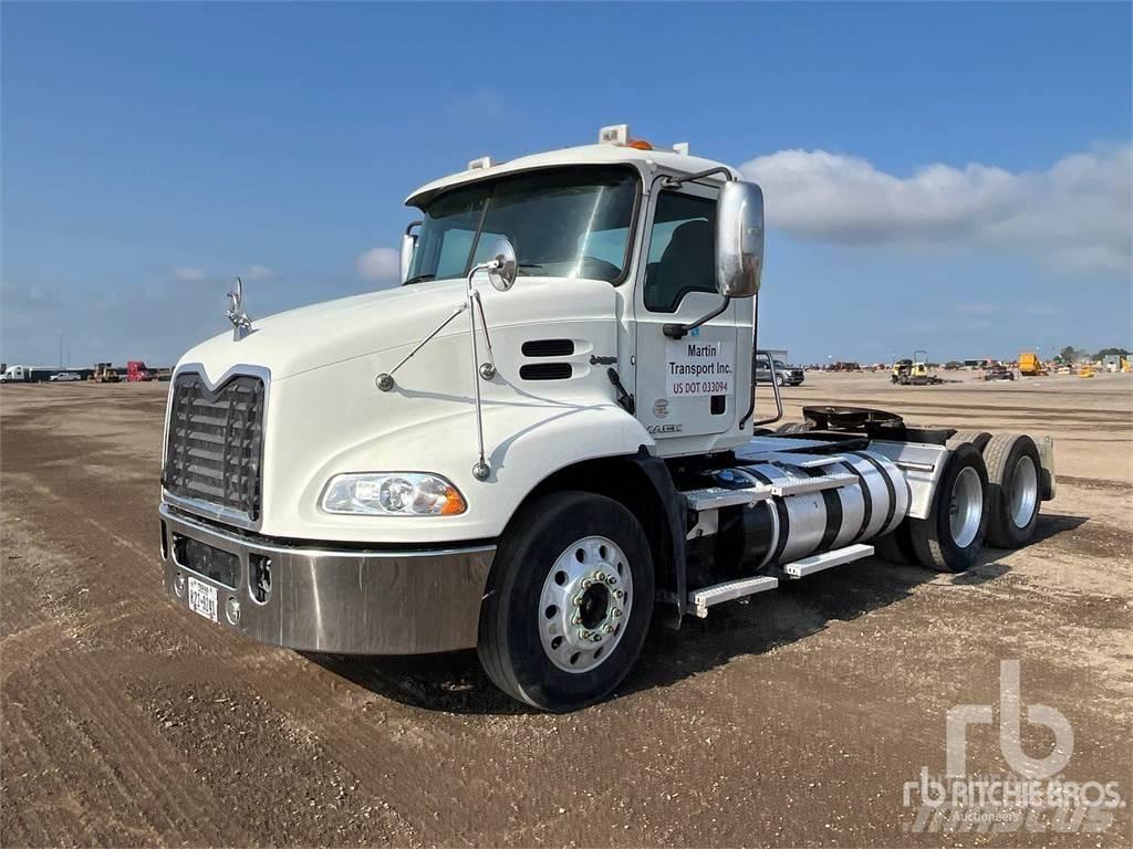 Mack CXU613 Dragbilar