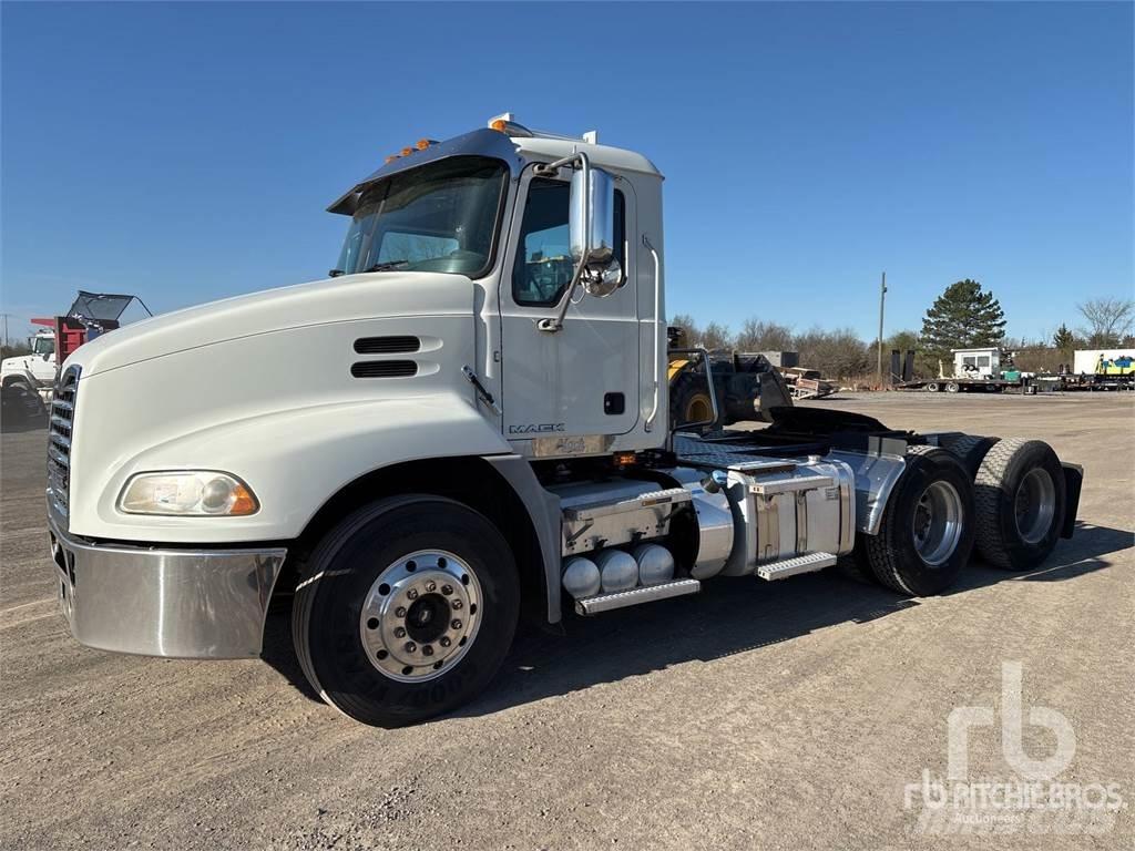 Mack CXU613 Dragbilar