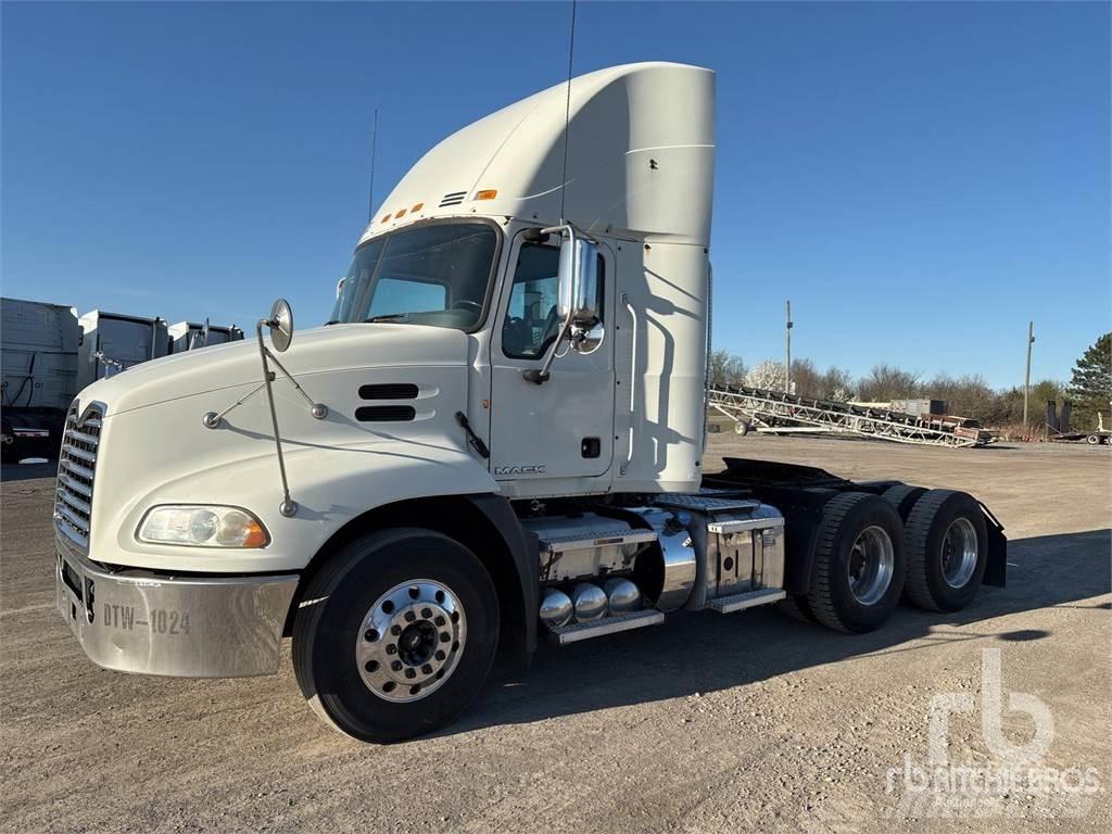 Mack CXU613 Dragbilar