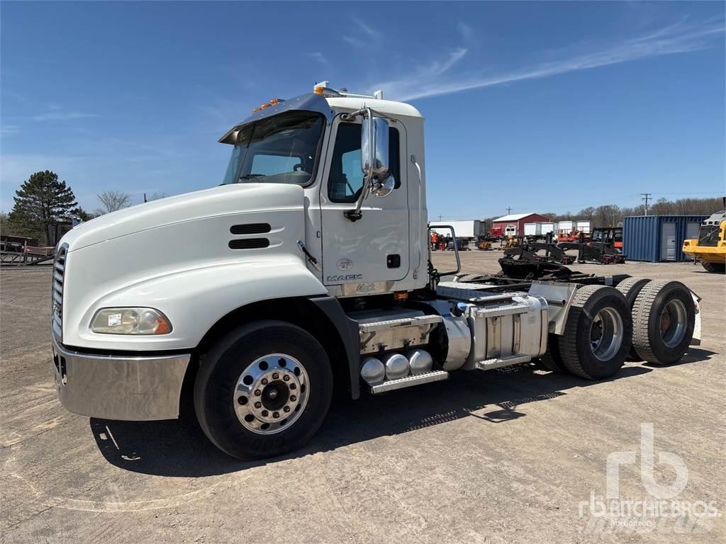Mack CXU613 Dragbilar