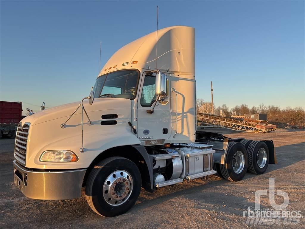 Mack CXU613 Dragbilar