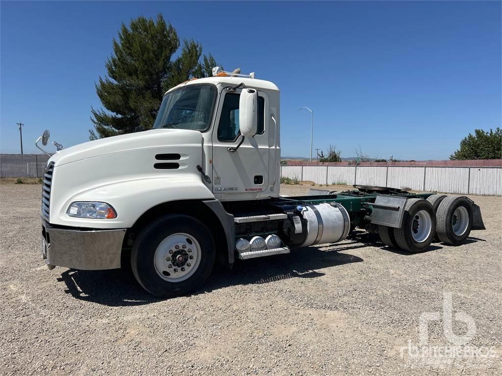 Mack CXU613 Dragbilar