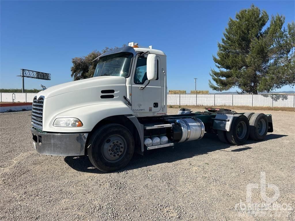 Mack CXU613 Dragbilar