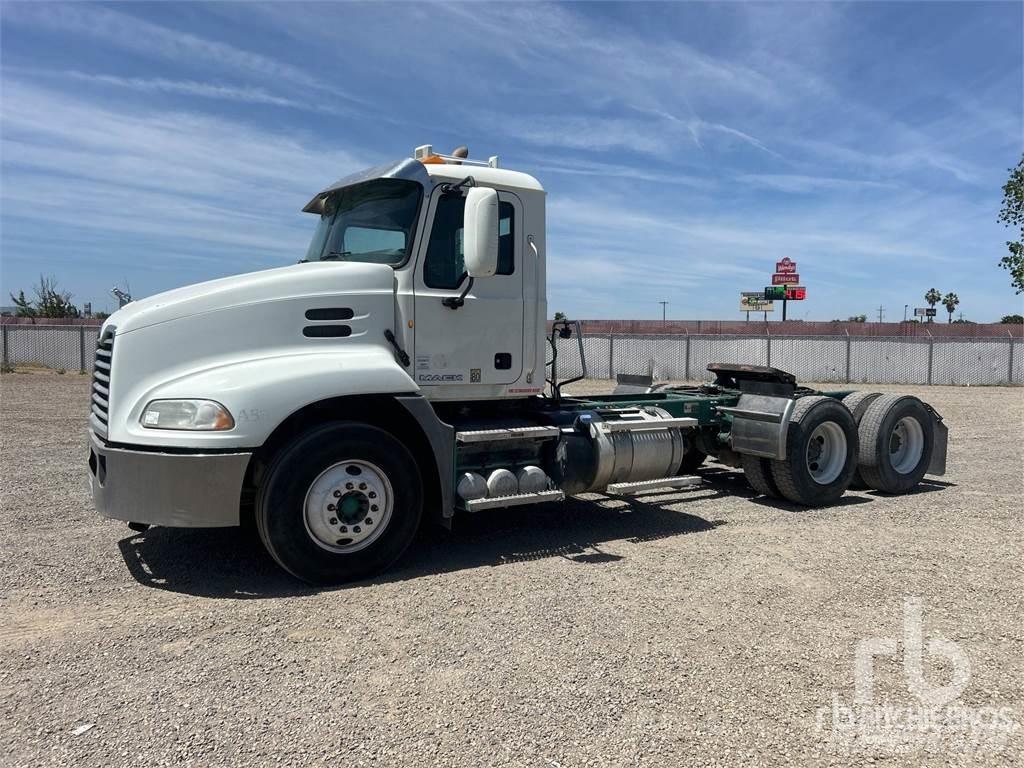 Mack CXU613 Dragbilar