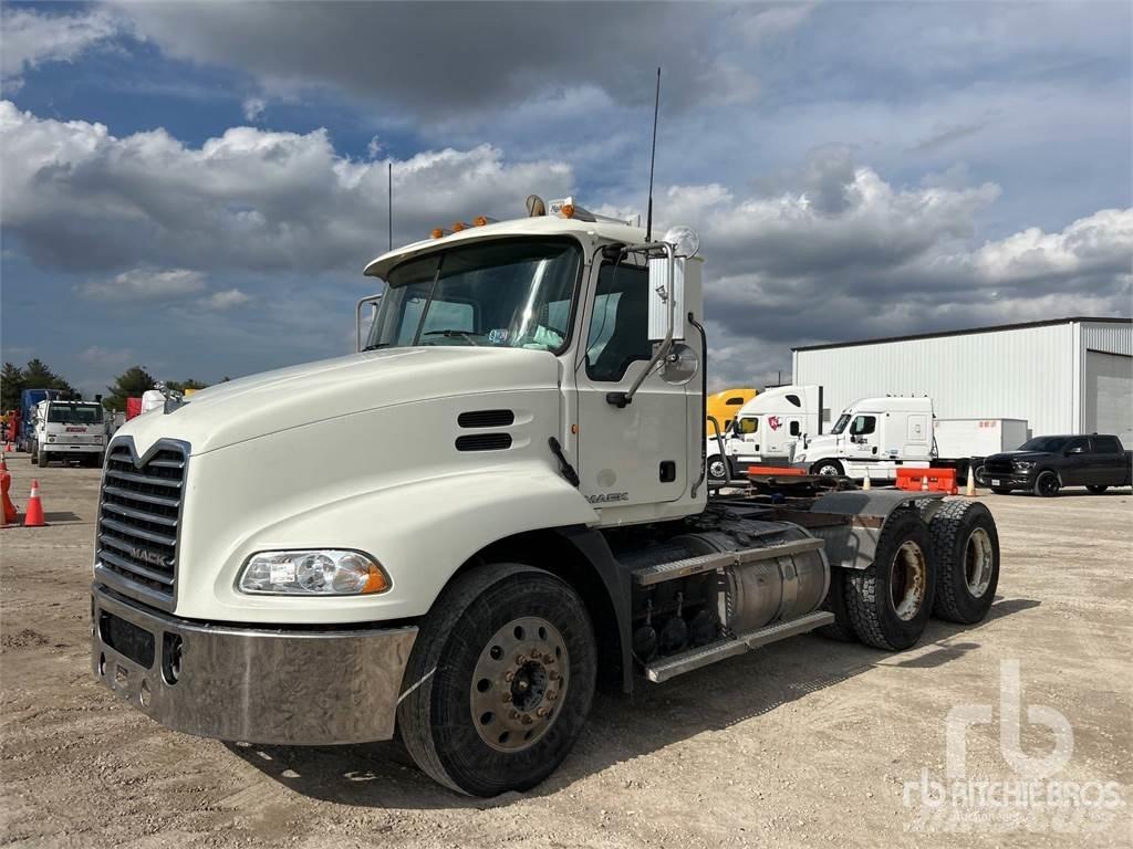Mack CXU613 Dragbilar