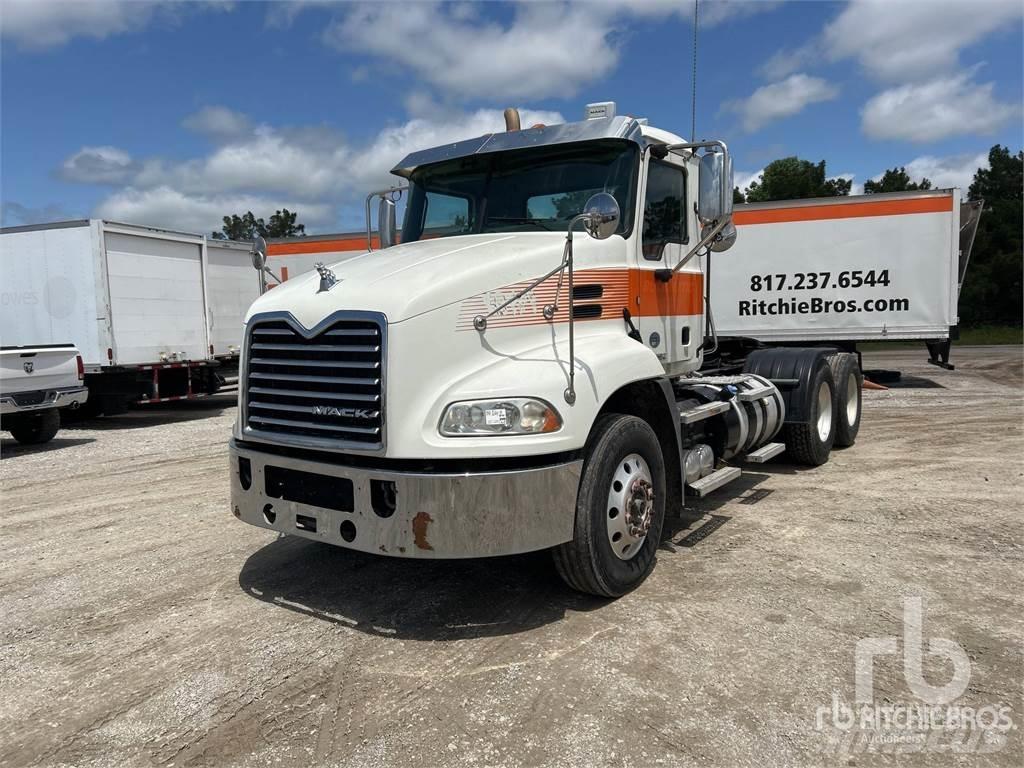 Mack CXU613 Dragbilar