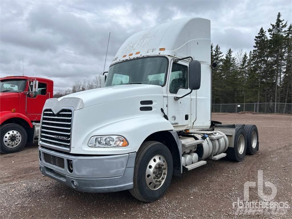 Mack CXU613 Dragbilar