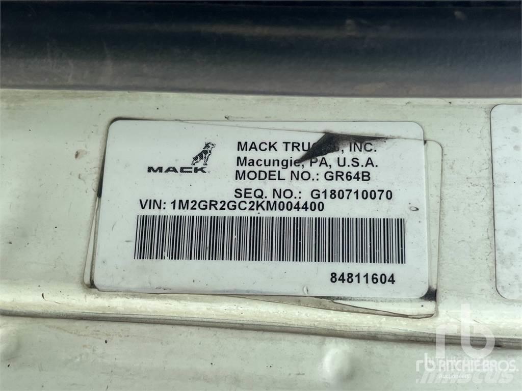 Mack GR64B Lastväxlare med kabellift