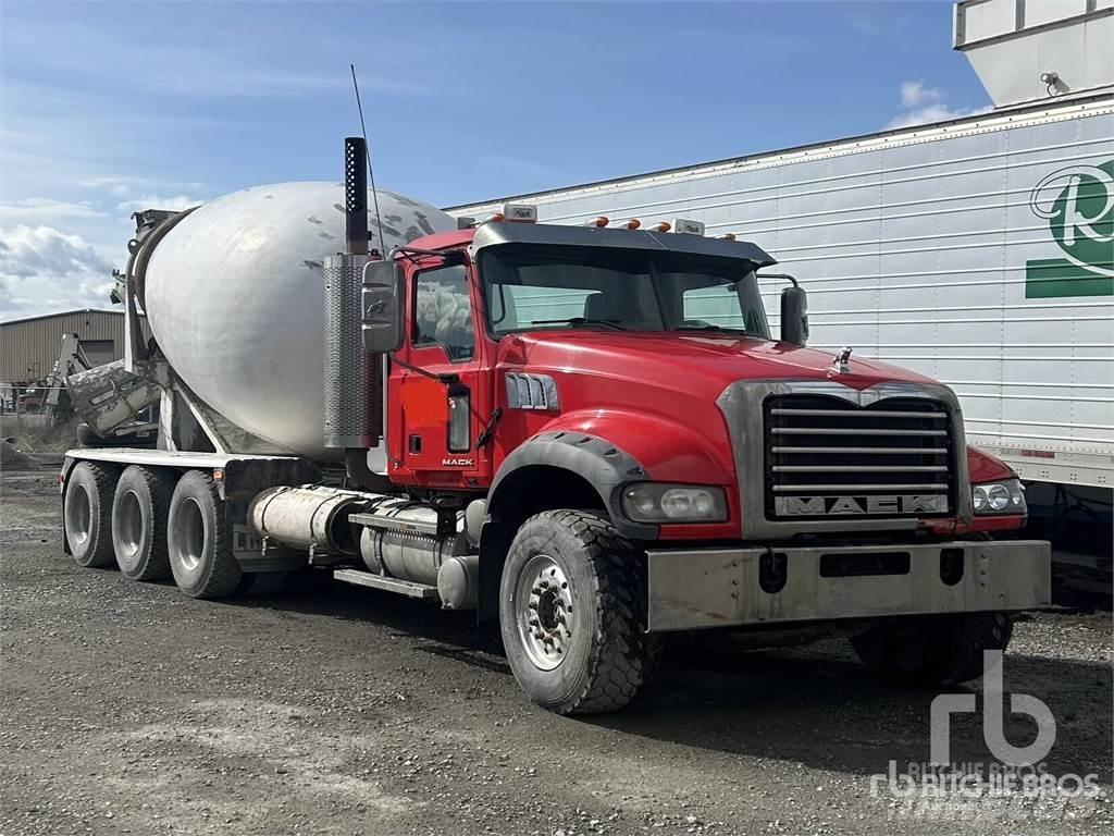 Mack GU713 Cementbil