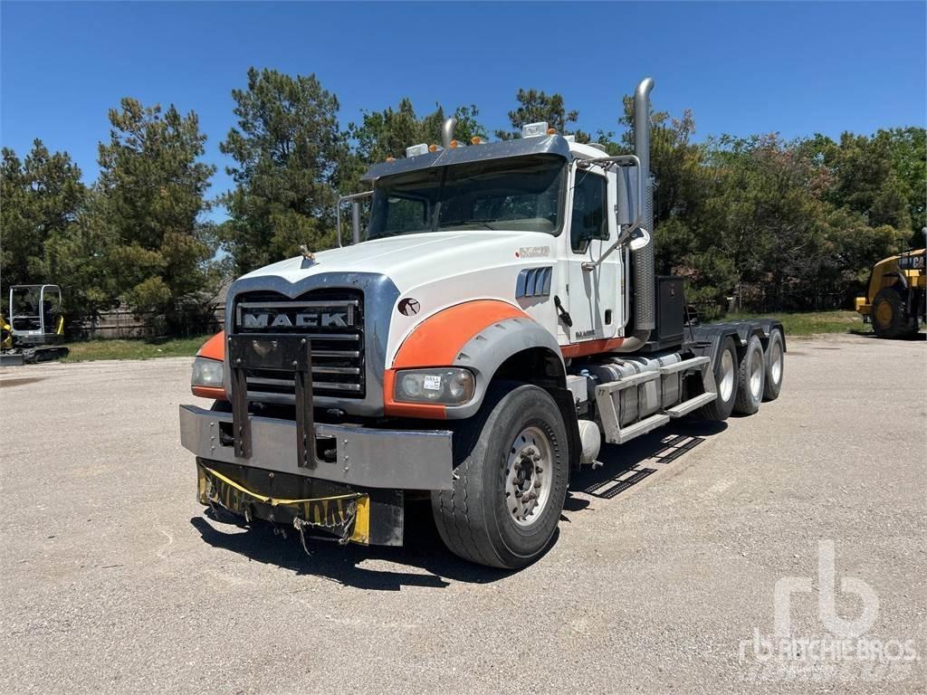 Mack GU713 Flak-/vinschlastbilar
