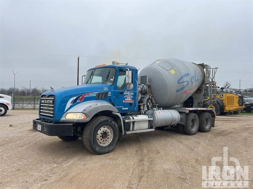 Mack GU813 Cementbil