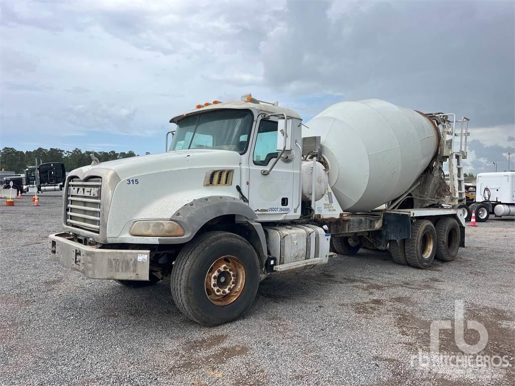 Mack GU813 Cementbil