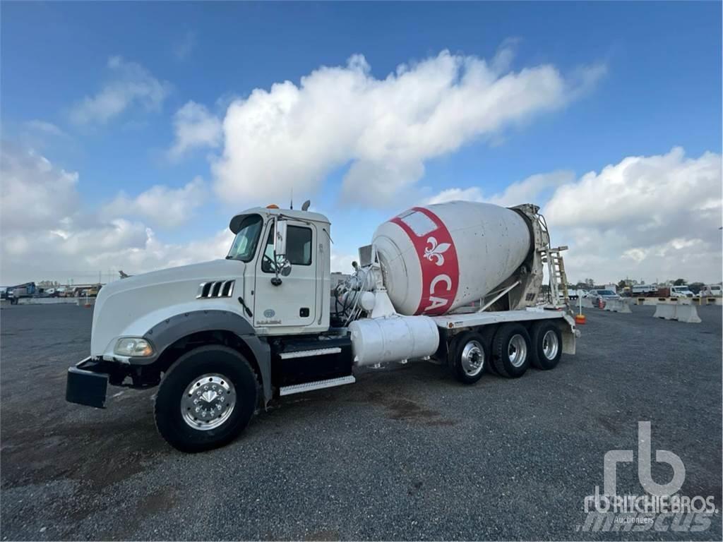 Mack GU813 Cementbil