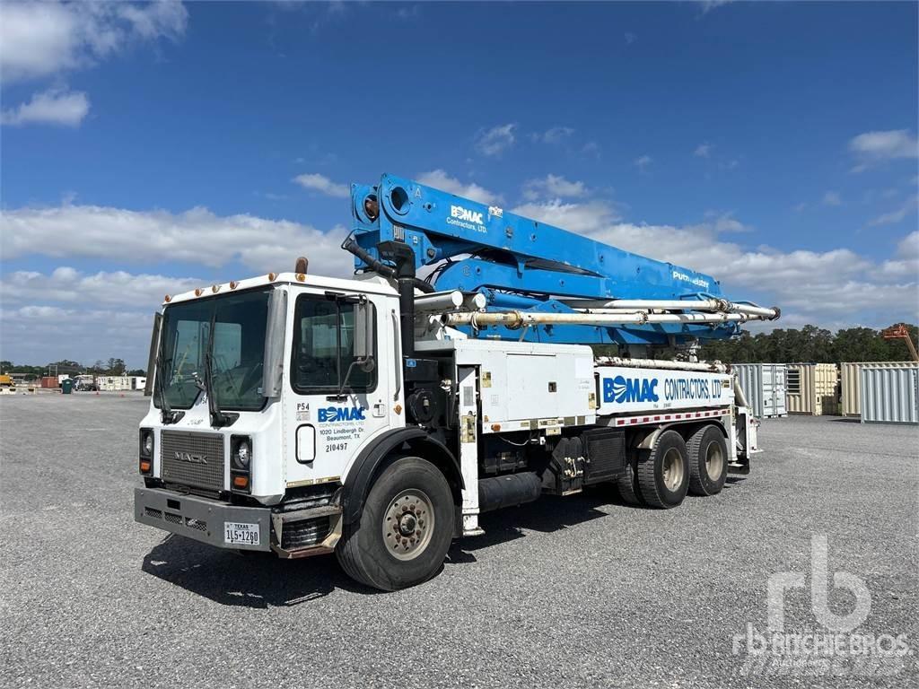 Mack MR688S Cementbil