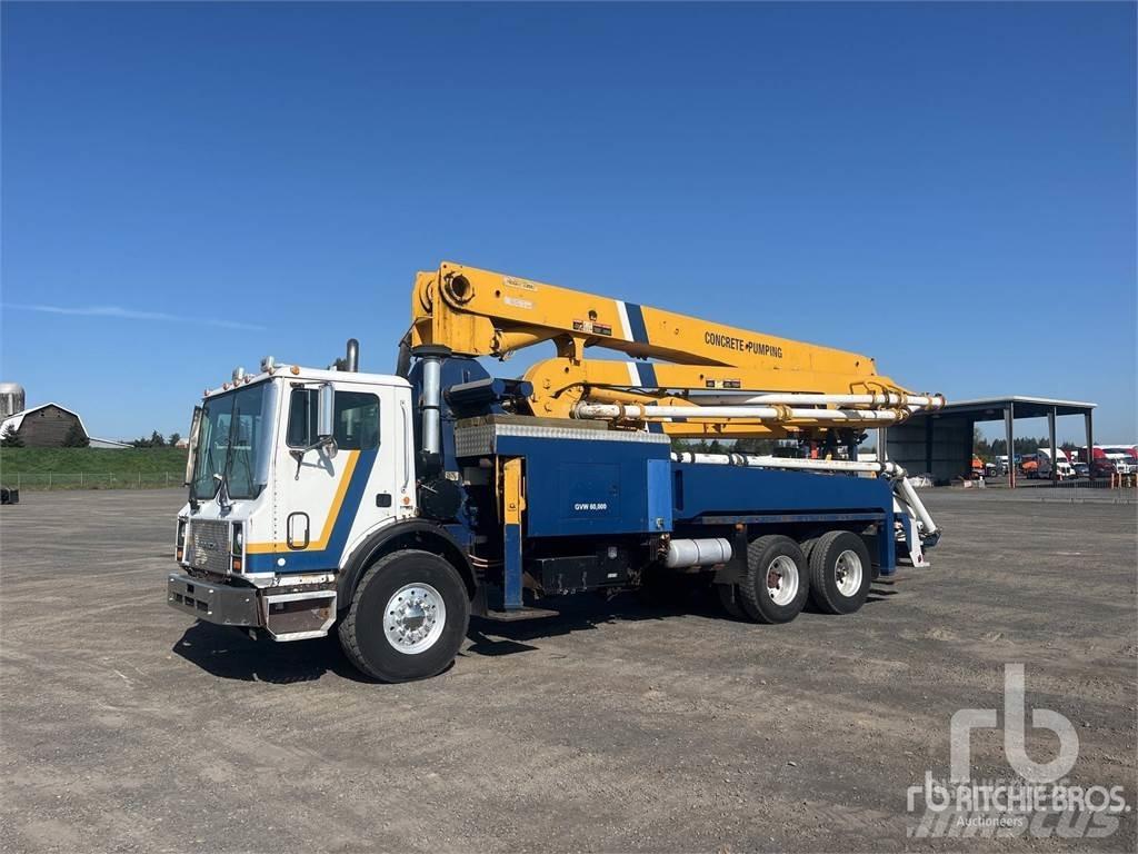 Mack MR688S Cementbil