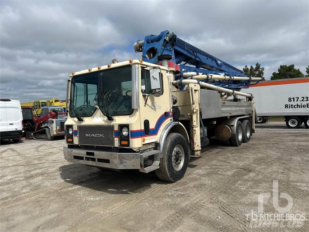 Mack MR688S Cementbil