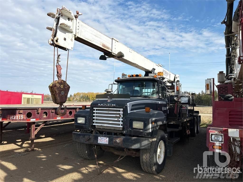 Mack RD688S Kranbilar