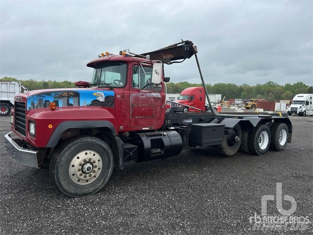 Mack RD688S Lastväxlare med kabellift
