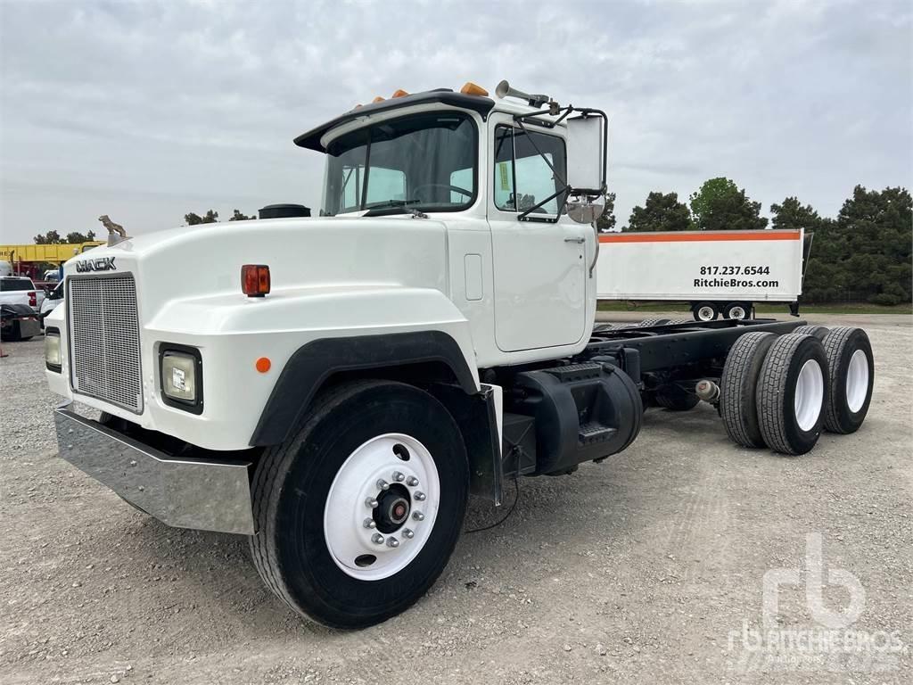 Mack RD690S Chassier