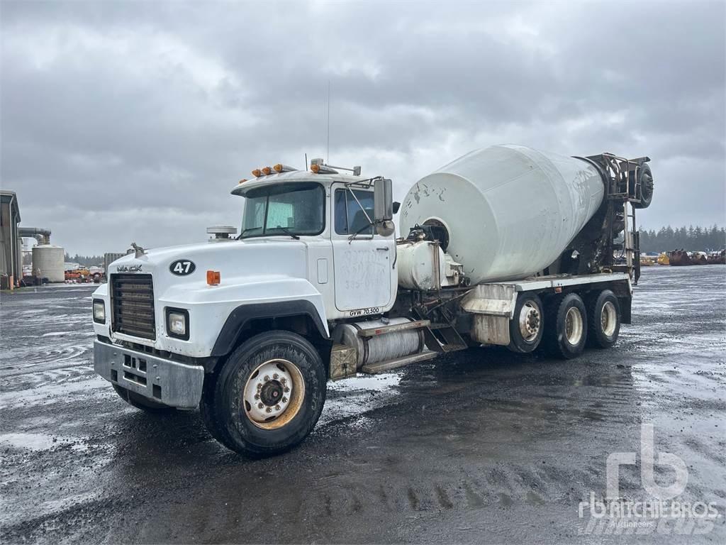 Mack RD690S Cementbil