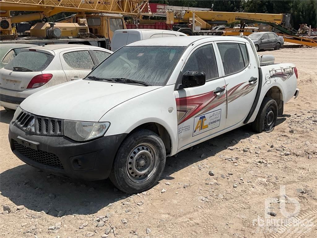 Mitsubishi L200 Flakbilar/Pickuper