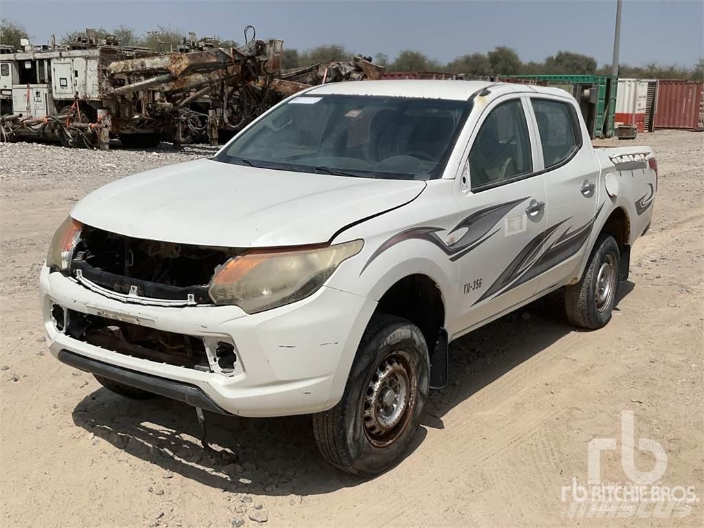 Mitsubishi L200 Flakbilar/Pickuper