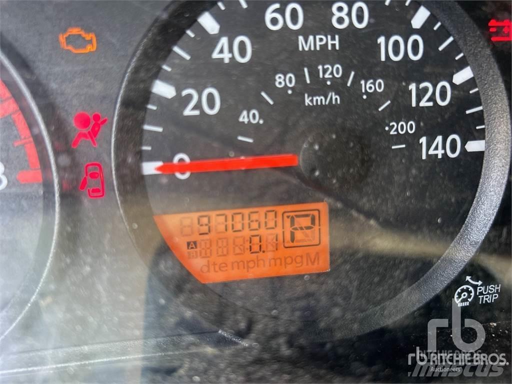 Nissan FRONTIER Flakbilar/Pickuper
