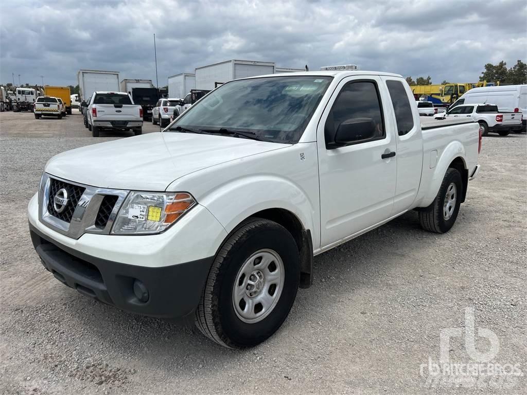 Nissan FRONTIER Flakbilar/Pickuper