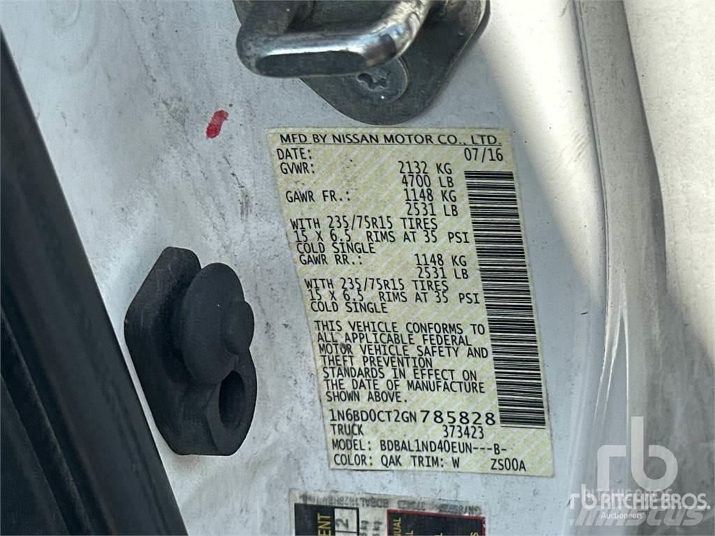 Nissan FRONTIER Flakbilar/Pickuper