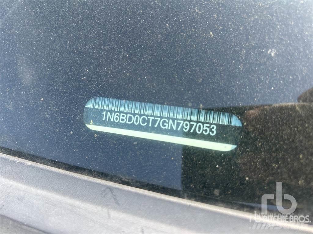 Nissan FRONTIER Flakbilar/Pickuper