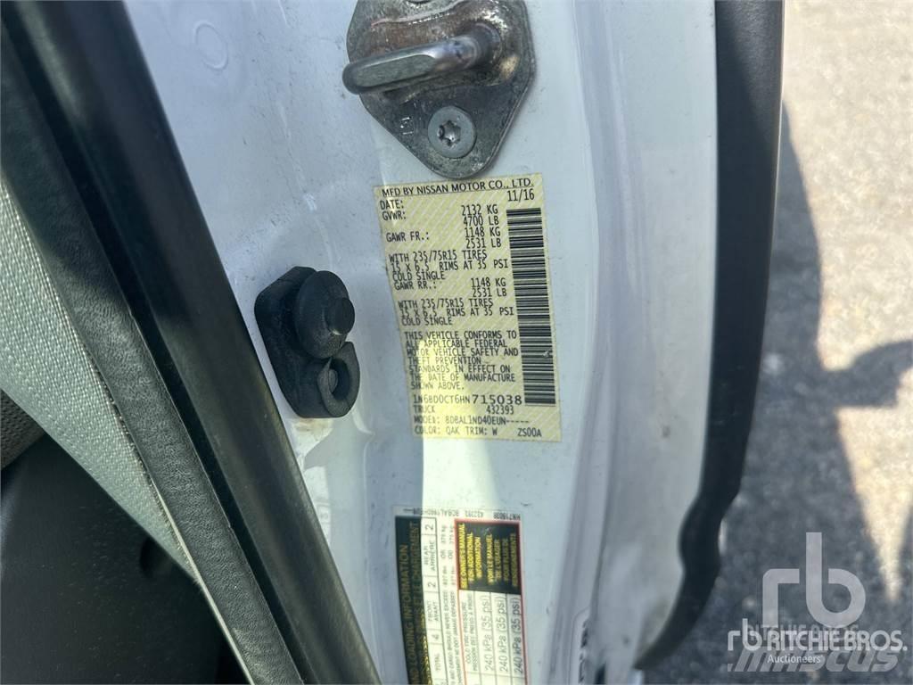 Nissan FRONTIER Flakbilar/Pickuper