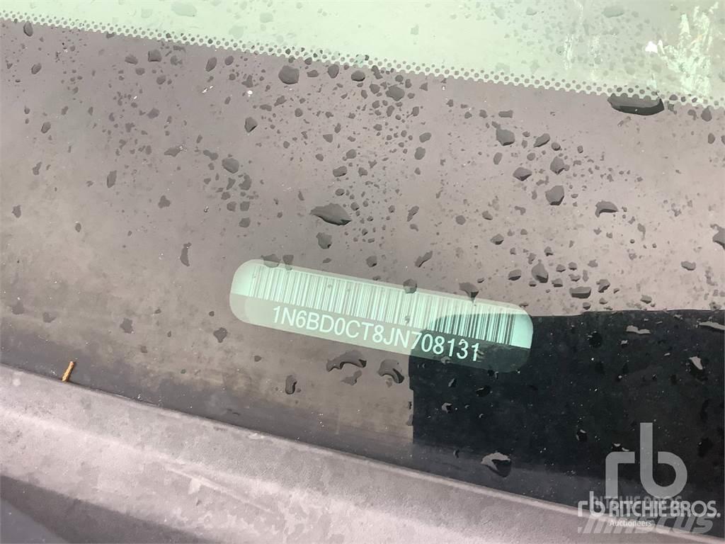 Nissan FRONTIER Flakbilar/Pickuper