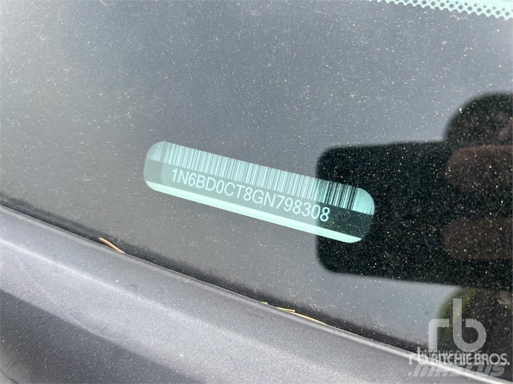 Nissan FRONTIER Flakbilar/Pickuper