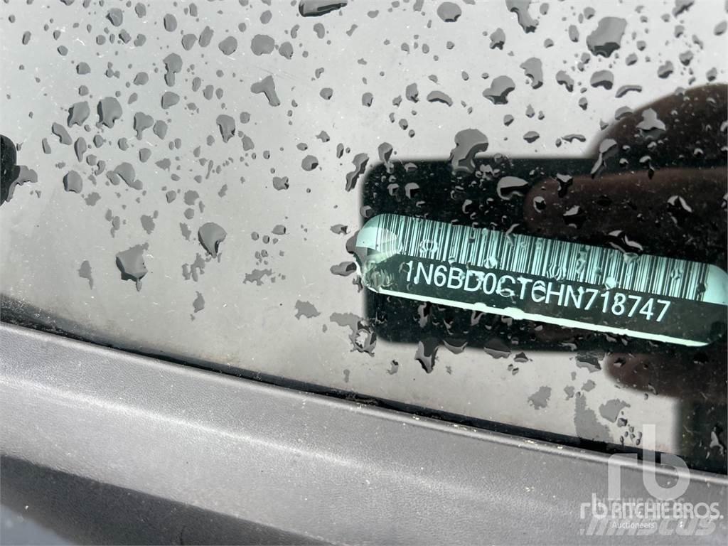 Nissan FRONTIER Flakbilar/Pickuper