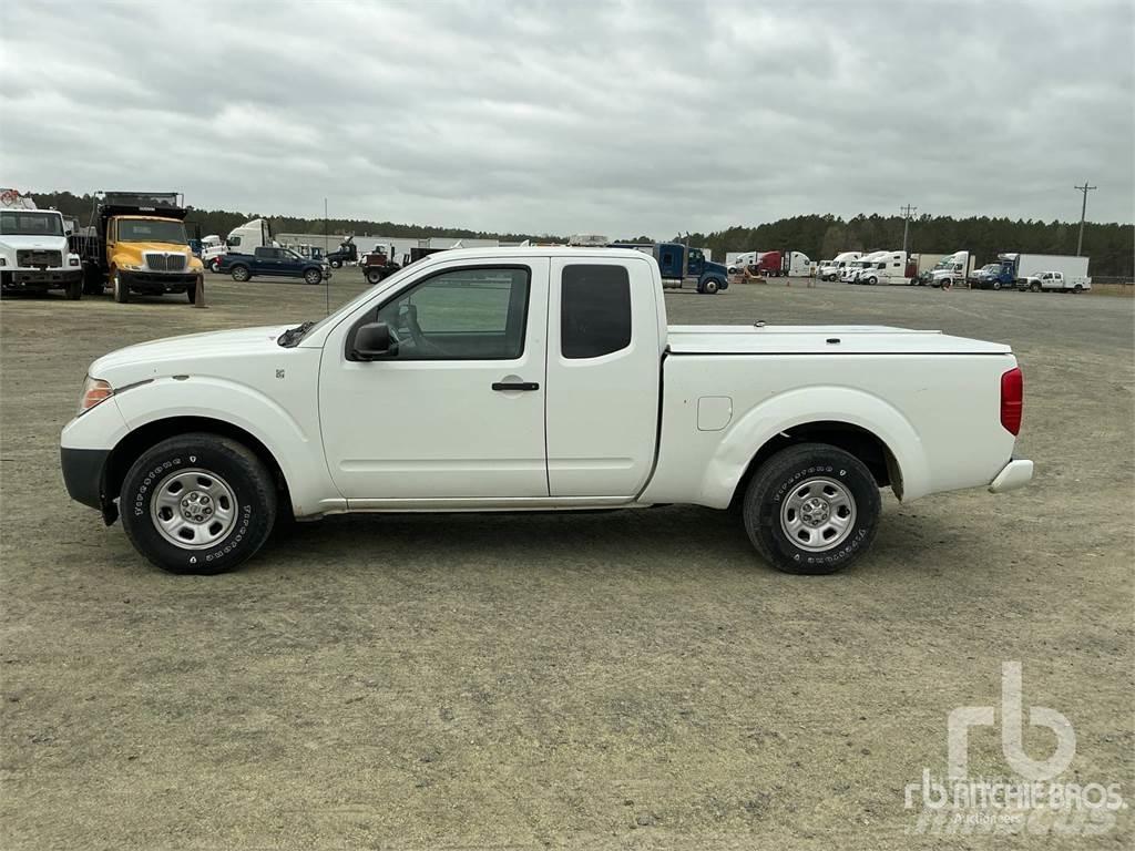 Nissan FRONTIER Flakbilar/Pickuper