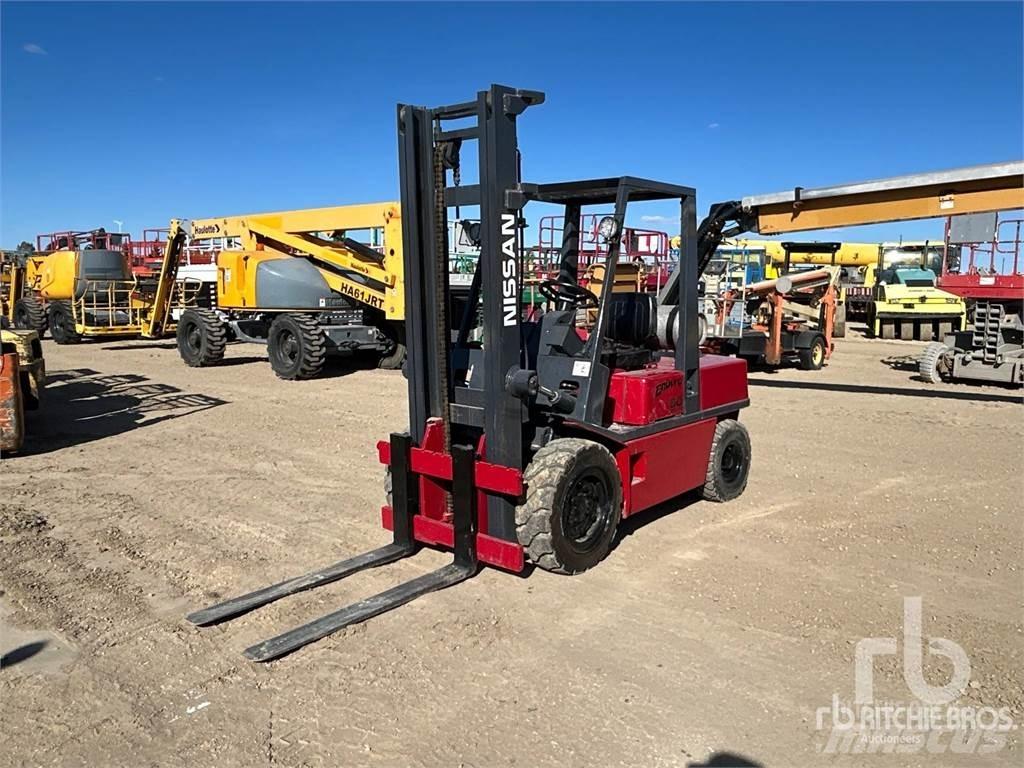 Nissan PF60 Dieselmotviktstruckar