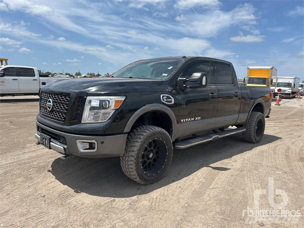 Nissan TITAN Flakbilar/Pickuper