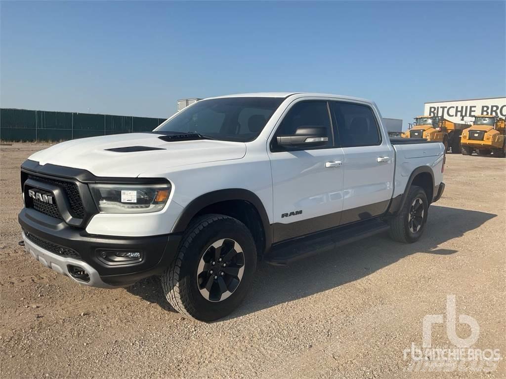 RAM 1500 Flakbilar/Pickuper