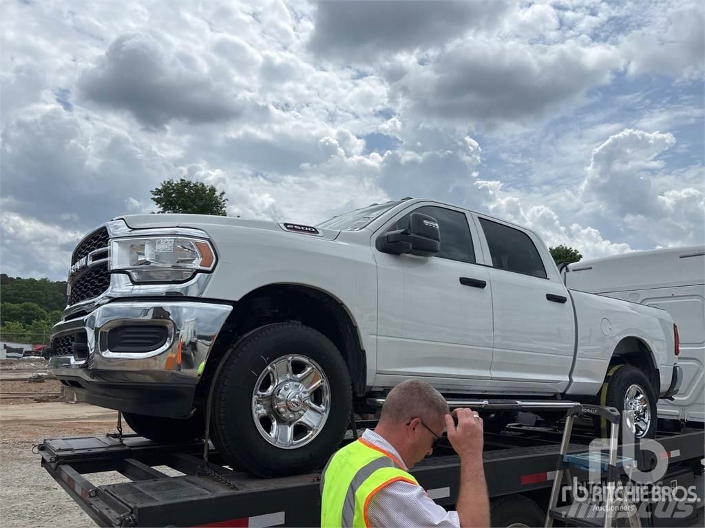 RAM 2500 Flakbilar/Pickuper