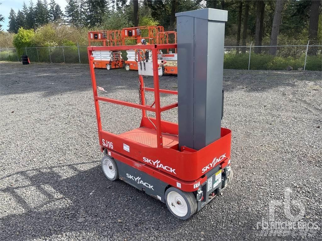 SkyJack SJ16 Saxliftar