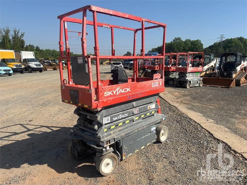 SkyJack SJ3219 Saxliftar