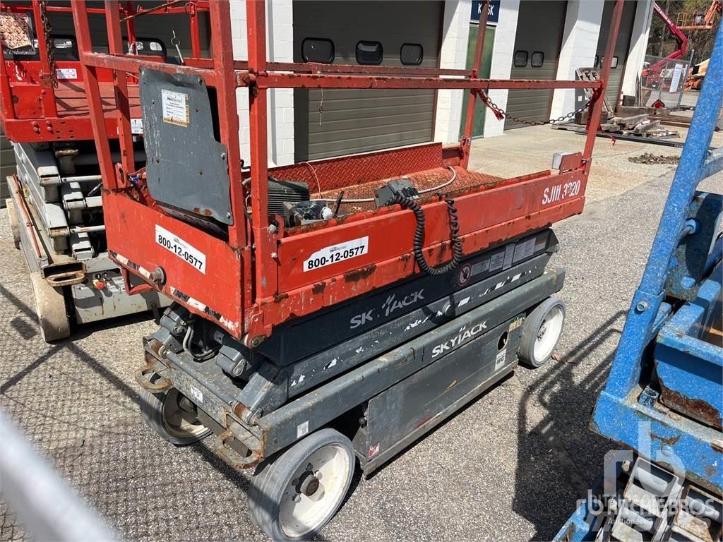 SkyJack SJ3220 Saxliftar