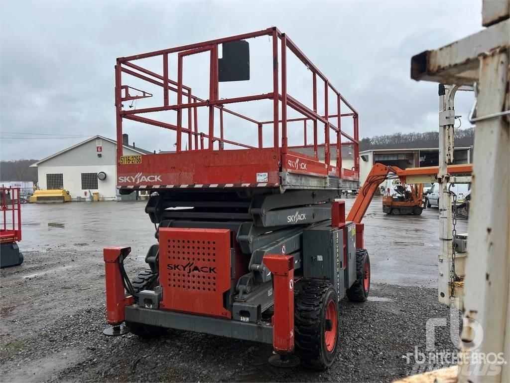 SkyJack SJ8841 Saxliftar