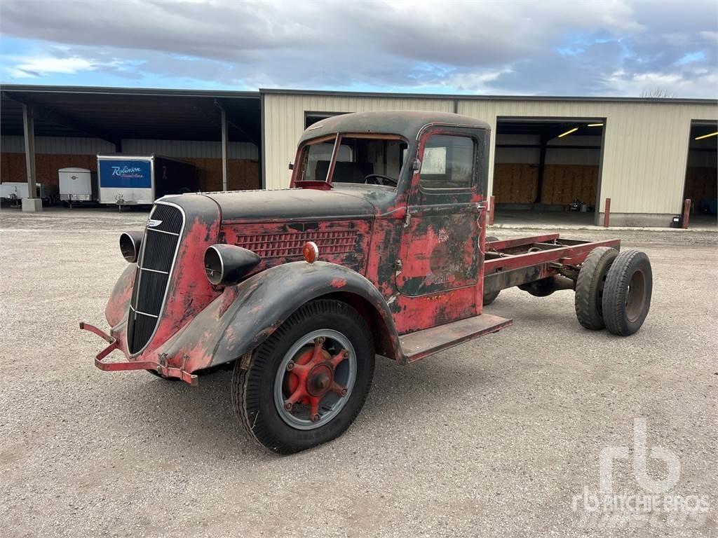  STUDEBAKER 4x2 Tankbilar