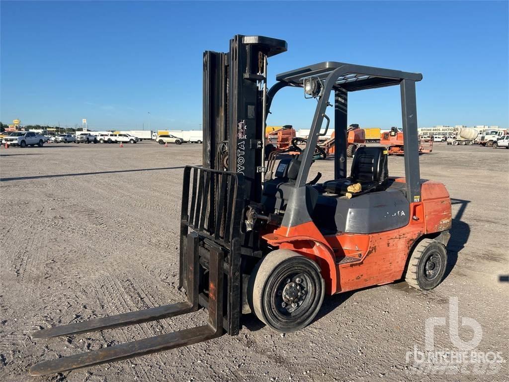 Toyota 7FDU30 Diesel trucks